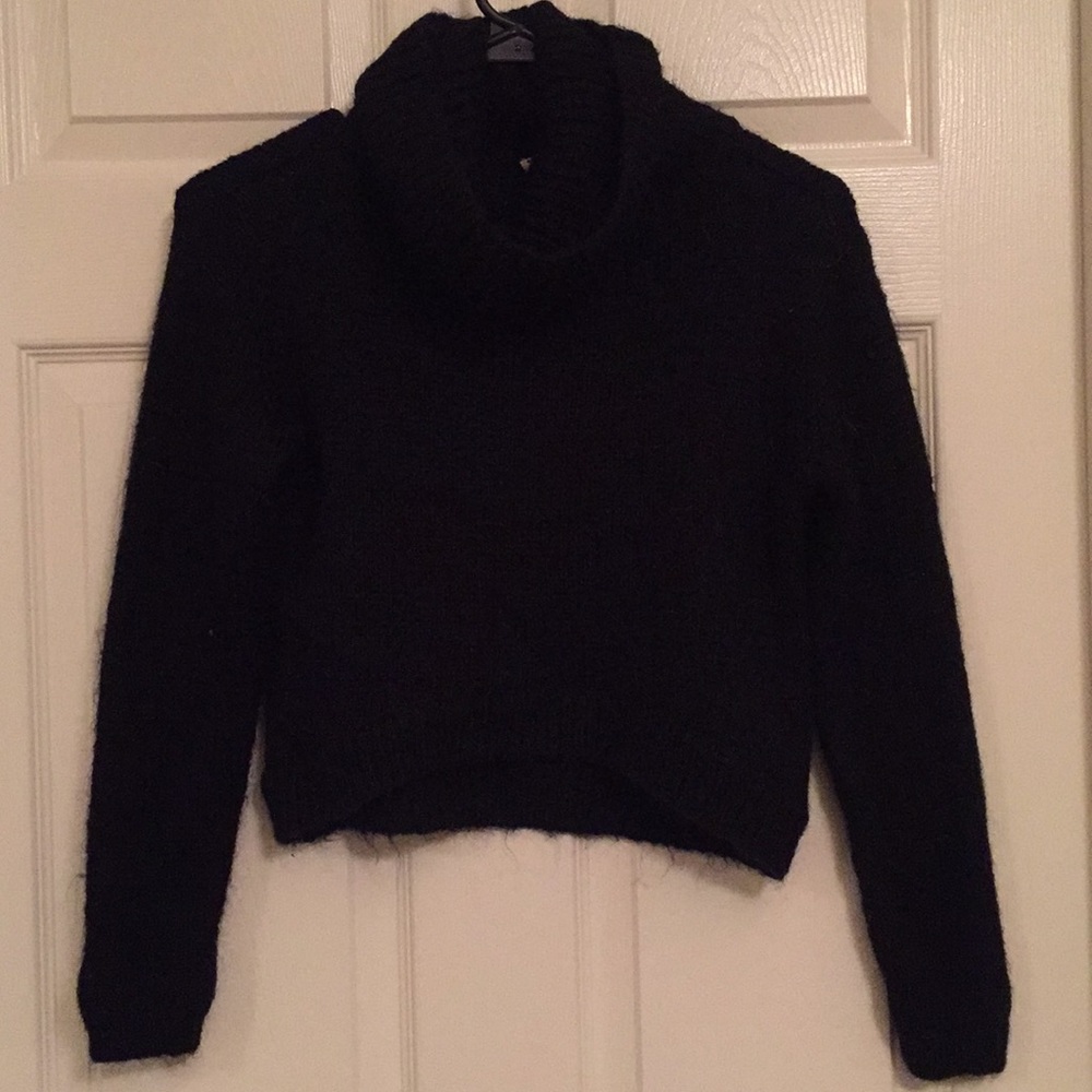 Black cropped turtle neck sweater